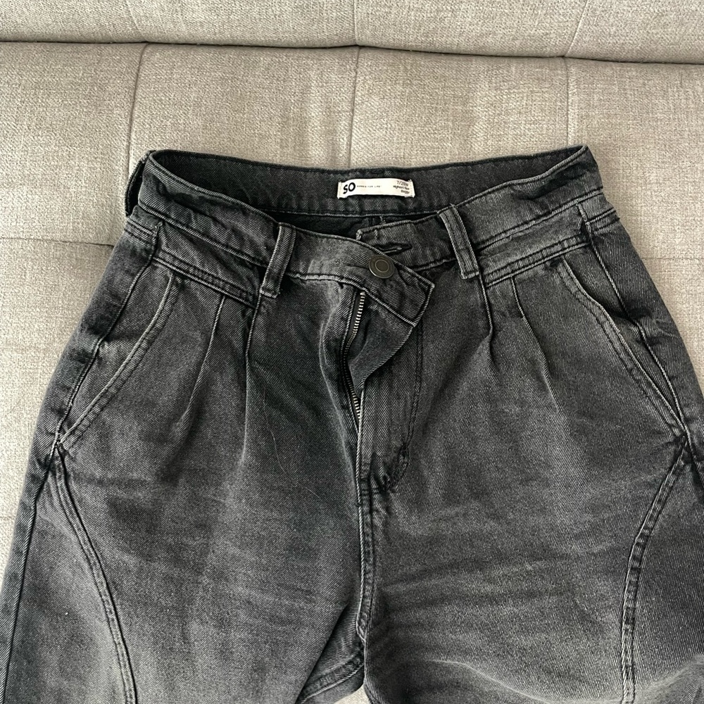 Relaxed Black Jeans with Distressed Look and Standard Waistband